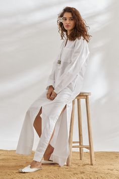 Off white tunic with patch pockets, front buttons, side pockets and side slits.
Component: 1
Neckline: Mandarin
Sleeve Length: Full
Fabric: Cotton Linen 
Color: White
Front buttons - Aza Fashions White Spring Tunic For Loungewear, White Casual Tunic For Loungewear, White Linen Tunic For Daywear, White Long Sleeve Tunic For Loungewear, White Chic Relaxed Fit Tunic, Relaxed Fit Tunic With Pockets For Daywear, Chic White Relaxed Fit Tunic, White Relaxed Fit Tunic, Collar Kurta For Women