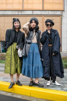 The Best Street Style at Shanghai Fashion Week Fall 2021 | Vogue Shanghai Street Style, China Street Style, Daily Street Style, Shanghai Fashion Week, Shanghai Fashion, Style Steal