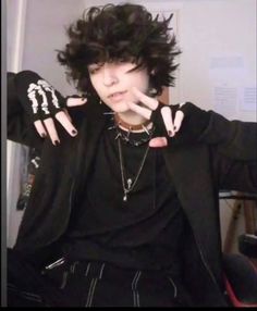 Grunge Hair Men, Masc Hair, Skeleton Gloves, Alternative Boy, Emo People, Rock Clothing, Hair Inspiration Short