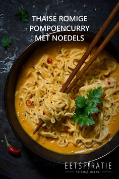 a bowl of noodles with chopsticks and parsley on the side that says, thai romgne pompeonucy met noodlels