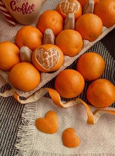 there are many oranges on the table