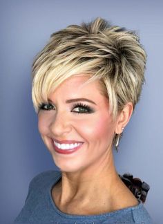 Sharalees Haircut, Stylish Short Haircuts, Short Choppy Hair, Haircut For Older Women, Haircut For Thick Hair, Short Blonde