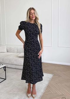 Midi Fitted Dress, Office Party Dress, Plain Midi Dress, Short Sleeve Midi Dress, Dress With Short Sleeves, Fitted Midi Dress, Daytime Dresses, Dressy Dresses, Midi Short Sleeve Dress