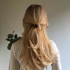 sariitaboniita French Hair, Brown Blonde Hair, Long Blonde, French Chic, Long Blonde Hair, Grunge Hair, Aesthetic Hair, Hairstyle Ideas, Hair Day