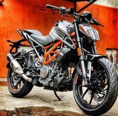 https://youtu.be/a2EQPQfL1i8 Ktm 125cc, Ktm Duke 250, Duke 250, Bike India, 1290 Super Duke R, Hugging Drawing, Rc 390, Raju Bhai