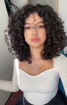 Short Hair Styles Photo, Short Curly Hair Dress Outfits, Short Curly Hair Styles Natural Mixed, Short Voluminous Curly Hair, Haircuts For Loose Curly Hair, Round Cut Curly Hair, Short 3a Hair, 3b Hairstyles Short, Medium Curly Hair Cuts