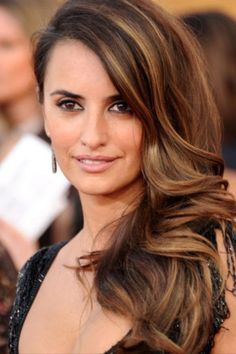 best highlights for dark brown hair - Google Search Rose Highlights, Honey Aesthetic, Medium Brunette, Highlights Brunette, Fall Highlights, One Side, Balayage Ideas, Honey Balayage, Medium Highlights