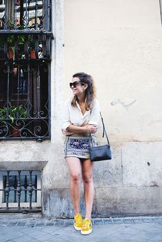 Maria Pascual, Tennis Shoes Outfit, Beaded Skirt, Man Repeller, Blogger Outfits, Skirt And Sneakers