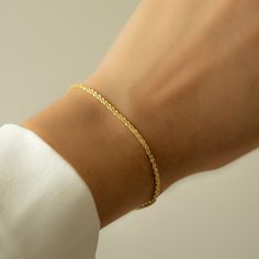 Stunning chain bracelet featuring a diamond-cut effect that sparkles so nicely! Great on its own or for layering with other bracelets! 14K Gold Plated / Sterling Silver Nickel-free & hypoallergenic Thickness: 1.6mm Lobster clasp closure Both chain lengths come with a 0.5" extension Matching necklace available! Pretty Stacks, Permanent Bracelet, Bracelets Matching, Gold Bracelets Stacked, Bridesmaid Gifts Jewelry, Jewelry Accessories Ideas, Bracelets Gold Diamond, Bracelet Ideas, Silver Chain Bracelet