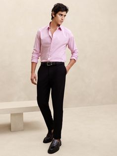 Point collar. Long sleeves with button cuffs. Button front closure. Back yoke. Shirttail hem. Made exclusively for Banana Republic Factory. #889942 Pink Shirt Outfit Men, Mens Formal Outfits, Pink Shirt Outfit, Blue Oxford Shirt, Stylish Shirts Men, Mens Business Casual Outfits, Shirt Outfit Men, Outfits For Men, White Polo Shirt