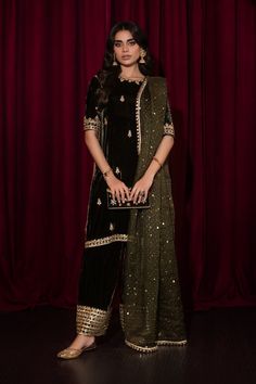 Black Velvet Anarkali, Velvet Suits Women Indian Party Wear, Velvet Suits Women Indian, Green Salwar Kameez, Embroidered Velvet Dress, Statement Clutch Bag, Velvet Anarkali, Shalwar Suit