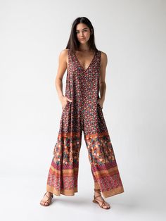 Let's Just Go Wide-Leg Jumpsuit - Tan Border Print – Natural Life Hipster Outfits For Women, Indie Wardrobe, Warm Outfit, Style Capsule, Boho Bandeau, Hipster Looks, Fancy Frocks, Effortless Outfit, Hipster Outfits