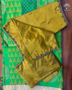 Thread Hand Work Blouse Design, Bottle Green Blouse Designs, Simple Aari Thread Work Blouse Design, Simple Thread Work Blouse Designs, Simple Aari Design, Aari Work Blouse Simple Design, Simple Aari Work Blouse, Basic Blouse Designs, Green Blouse Designs