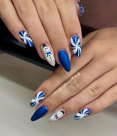 14. Frosty Blue and White Snowman Nails Short Blue Holiday Nails, Black And Blue Christmas Nails, Winter Nails Almond Shape Blue, Short Blue Christmas Nails, Peppermint Patterns, Frosty The Snowman Nails, Blue And White Christmas Nails, Blue Xmas Nails, Blue Christmas Nails Winter