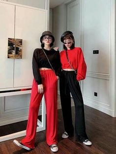 Matching Opposite Outfits, Twin Poses Reference, Simple Matching Outfits, Color Coordinated Outfits Friends, Twinning Outfits Friends, Matching Outfits Aesthetic, Color Coordinated Outfits, Clothing Palette