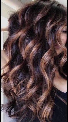 Highlights Brown Hair Lowlights, Long Wavy Hairstyles With Braid, Best New Hair Colors 2023, Bayalage Brunette 2023, Brunette Hair With Definition, Brown Golden Hair Color, Winter 2023 Balayage, Honey Blonde Balayage Brunettes Caramel Highlights Fall Hair, Angled Mid Length Hair