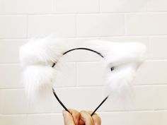 Gift for her. Gift for him. 【They Are Hair Clips And Come With Headband！！！！！！！！！】 This cat ear is a Simulation style, looks natural. These White cat ears fit snugly on to your head and the ear's position is adjustable to the user's preference. To request special order please contact us through -Instagram: Nalumi_handmade -Facebook: Nalumi Li -Email: Luyibobby@Gmail.com -Twitter: @Nalumihandmade White Cat Ears, Last Minute Costumes, Fox Ears, Cat Ear, White Cat, Pet Hair, Cat Ears, Cosplay Anime, Hair Clip