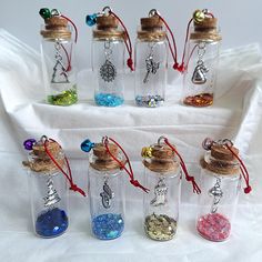 Fillable Christmas Ornament Ideas, Mini Christmas Gift Ideas, Mini Bottle Art, Bottle Christmas Decorations, Diy Christmas Crafts To Sell, Mini Alcohol Bottles, Yule Crafts, Resin Bottle, Tiny Bottles