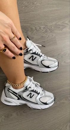 Womens New Balance Sneakers, Shoes For Guys, Pretty Sneakers, Trendy Shoes Sneakers, All Nike Shoes, Shoes Outfit Fashion, Cute Nike Shoes