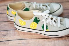 Pineapple Low Top Converse Custom Adult Converse - Etsy Hand Painted Converse, Hand Painted Toms, Converse Design, Painted Converse, Painted Shoes Diy, Painted Toms, Converse Custom, Custom Painted Shoes, Low Top Converse