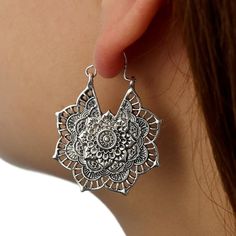 Antique Silver Earrings, Boho Styl, Lotus Mandala, Hoop Earrings Style, Retro Earring, Alloy Earrings, Vintage Hippie, Silver Jewels, Ethnic Earrings