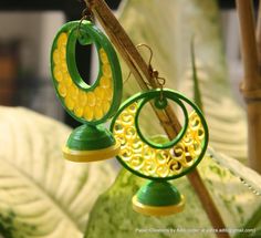 Green and Yellow Earrings Diy Necklace Display, Paper Quilling Jewelry, Quilling Work, Paper Quilling Patterns, Quilled Jewellery, 3d Quilling