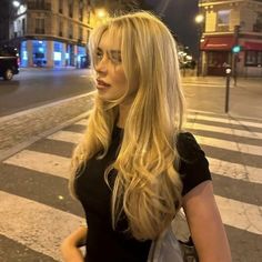 Blonde Girl Outfits, Blond Girl Aesthetic, Aesthetic Blonde Girl, Blonde Girl Aesthetic, Kadeřnické Trendy, Vlasové Trendy, Blonde Hair Inspiration, Foto Poses, Long Blonde