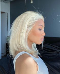 Blonde Hair Types, Ice Blonde Hair, White Blonde Hair, Layered Haircuts For Medium Hair, Blonde Hair Inspiration, Haircuts For Medium Hair, Platinum Blonde Hair