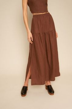 Chic Brown Relaxed Maxi Skirt, Lined Maxi Skirt For Daywear, Daywear Maxi Skirt With Lining, Maxi Length Lined Skirt For Daywear, Brown Flowy Skirt With Elastic Waistband, Flowy Brown Skirt With Elastic Waistband, Brown Relaxed Fit Skirt For Day Out, Relaxed Brown Skirt For Day Out, Brunch Maxi Skirt With Elastic Waistband