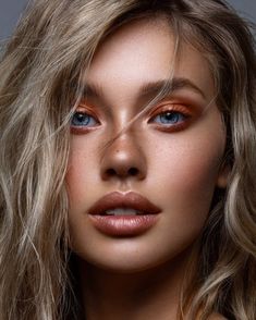 Natural Bronze Makeup, Skin Highlighter, Beauty Fotografie, Eyeliner Lips, Best Bronzer, Mascara Eyeliner, Make Up Inspiration, Bronze Makeup, Photography Hair