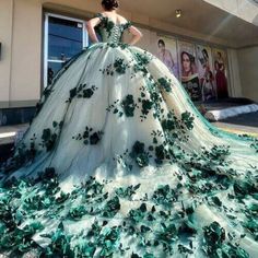 Item Details ： Product Number : SH822 Fabric: Tulle Silhouette: A Line Sleeves：Sleeveless Quinceanera Dresses Green, Emerald Green Quinceanera Dresses, Sweet 16 Party Dress, Gown Sleeves, Vestido Charro, Green Quinceanera Dresses, Green Ball Gown, Quinceanera Themes Dresses, Dress Quinceanera