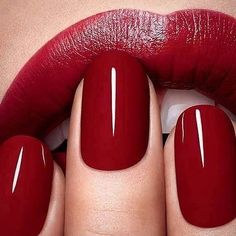 Christmas Red Lip, Nail Art Vermelho, Lipstick Dark Red, Red Nail Art, Trendy Nail Art Designs, Red Nail Polish, Simple Nail Art Designs, Red Nail