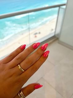 pink with pink chrome almond nails for vacation Chrome Vacation Nails, Basic Vacation Nails, Chrome Beach Nails, Tropical Nail Designs Beach Vacations, Cruise Nails Bahamas, Coral Chrome Nails, Vacation Nails Square, Vaca Nails, Mexico Nails