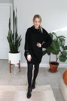 How to Wear Black Boots 21 Ways - Paisley & Sparrow Shoes To Wear With Leggings, Sweater Dress With Boots, Black Sweater Dress Outfit, What To Wear When Traveling, Shoes With Leggings, Sweater Dress Boots, White Top Jeans, Well Dressed Life Wardrobe Challenge