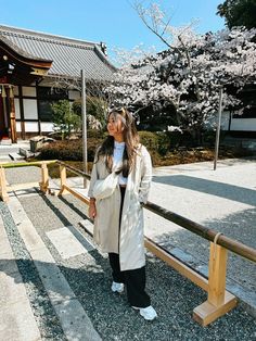 Fashion in Japan! Explore everything we wore this spring in Japan—stylish insights and outfit inspirations for your travel wardrobe. Japan March Outfit, Japan Outfits Spring, Spring Outfits Korea, Japan Outfit Ideas