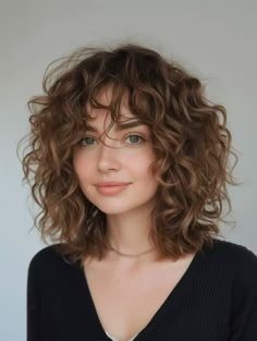 Curly haircuts are all about celebrating your texture and finding a style that complements your face shape. Medium Length Coily Hair, Bobbed Hair, Spring Haircuts, Hair Doo, Curly Lob, Natural Curly Hair Cuts, Medium Length Curly Hair, Medium Curly, Colored Curly Hair