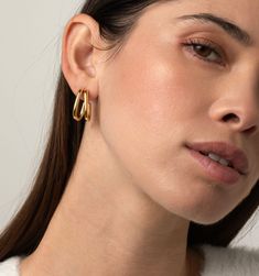 Meet these are lightweight, tarnish-free, and waterproof earrings! We love these modern double hoop earrings. Style these earrings up for a fun night out or make them an essential part of your daily line up.
Size:25mm Modern Wrap Earrings With Ear Wire, Modern Tarnish Resistant Wrap Earrings, Modern Wrap Earrings, Modern Huggie Wrap Earrings, Modern Hoop Earrings For Everyday, Waterproof Earrings, Double Hoop Earrings, Hoop Earrings Style, Skin Allergies