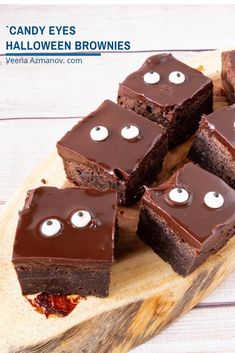 there are many brownies with eyes on them