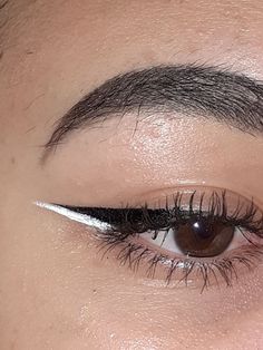 White Eyeliner Ideas Aesthetic, Different Eyeliner Styles Aesthetic, White Liquid Eyeliner Looks, White Eyeliner Styles, White Eyeliner Aesthetic, Eyeliner Styles Aesthetic, White Eyeliner Makeup Looks, Makeup With White Eyeliner