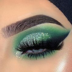 Dark Green Makeup Looks Prom, Enchanted Forest Makeup, Emerald Eye Makeup, Forest Quinceanera, Sweet 16 Makeup, Quince Makeup, Tiana Party, Warrior Makeup, Prom Makeup For Brown Eyes