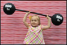 How to make fake dumbells . This photo idea will happen, it is only a matter of time. Picture Booth, Theme Carnaval, Fall Carnival, Circus Carnival Party, Olympic Party, Spring Carnival, Kids Carnival, School Carnival, Carnival Themed Party