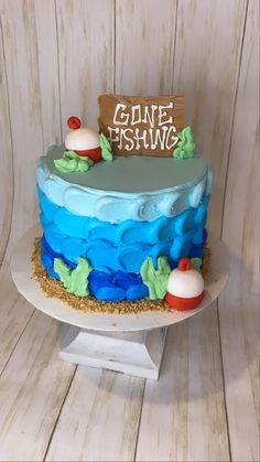 there is a cake that has been decorated with blue and green frosting on it