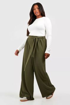 Plus Size Fashion Inspiration, Plus Size Outfits Business Casual, Smart Casual Work Outfit Plus Size, Plus Size Business Casual Work Clothes, Business Casual Plus Size Outfits, Green Wide Leg Pants Outfit, Alternative Fall Fashion, Palazzo Outfits, Batman Building