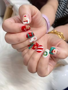 Navidad Nails, Nail Noel, Xmas Nail, Festive Nail Designs, Xmas Nail Art, Funny Mind Tricks, Nail Box, Body Reference Poses