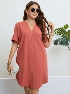 Plus Size Buttoned Notched Neck Shift Dress - BELLATRENDZ Plus Size Shift Dress, Elegante Y Chic, Vestido Plus Size, Shift Dresses, Plus Size Shorts, Vestido Casual, Daily Dress, Button Dress, Loose Dress