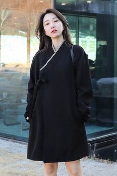 Korean Attire, Dress Rack, Interesting Fashion, Black Outerwear, Black Korean, Ancient Chinese Dress, Korean Fashion Online, Korean Culture