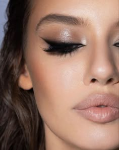 Smink Inspiration, Makijaż Smokey Eye, Braut Make-up, Smoky Eyes, Nude Makeup, Creative Makeup Looks, Makeup Looks Tutorial, Makeup Makeover, School Looks