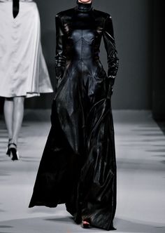 . Look Gatsby, Black Mode, Talbot Runhof, Runway Outfits, House Targaryen, Futuristic Fashion, Fame Dr, Looks Chic