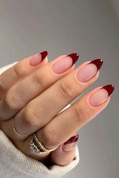 unghie, unghie autunnali, unghie autunno 2024, idee unghie autunnali, autumn nails, trendy nails, october nails, fall nails ideas autumn, unghie rosse, red nails ideas Deep Red French Tip Nails, Nail Art Maroon Simple, Uñas Aesthetic, Maroon Nails, Nail Salon Design, November Nails, Red Acrylic Nails