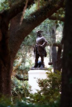 there is a statue in the middle of some trees